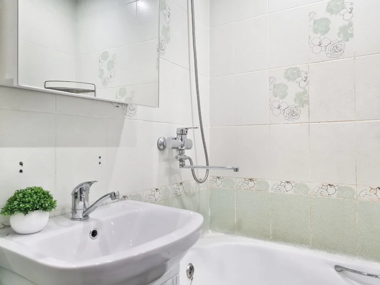 Снять однокомнатную квартиру в Тракторозаводском районе у Сада Победы Посуточно 13