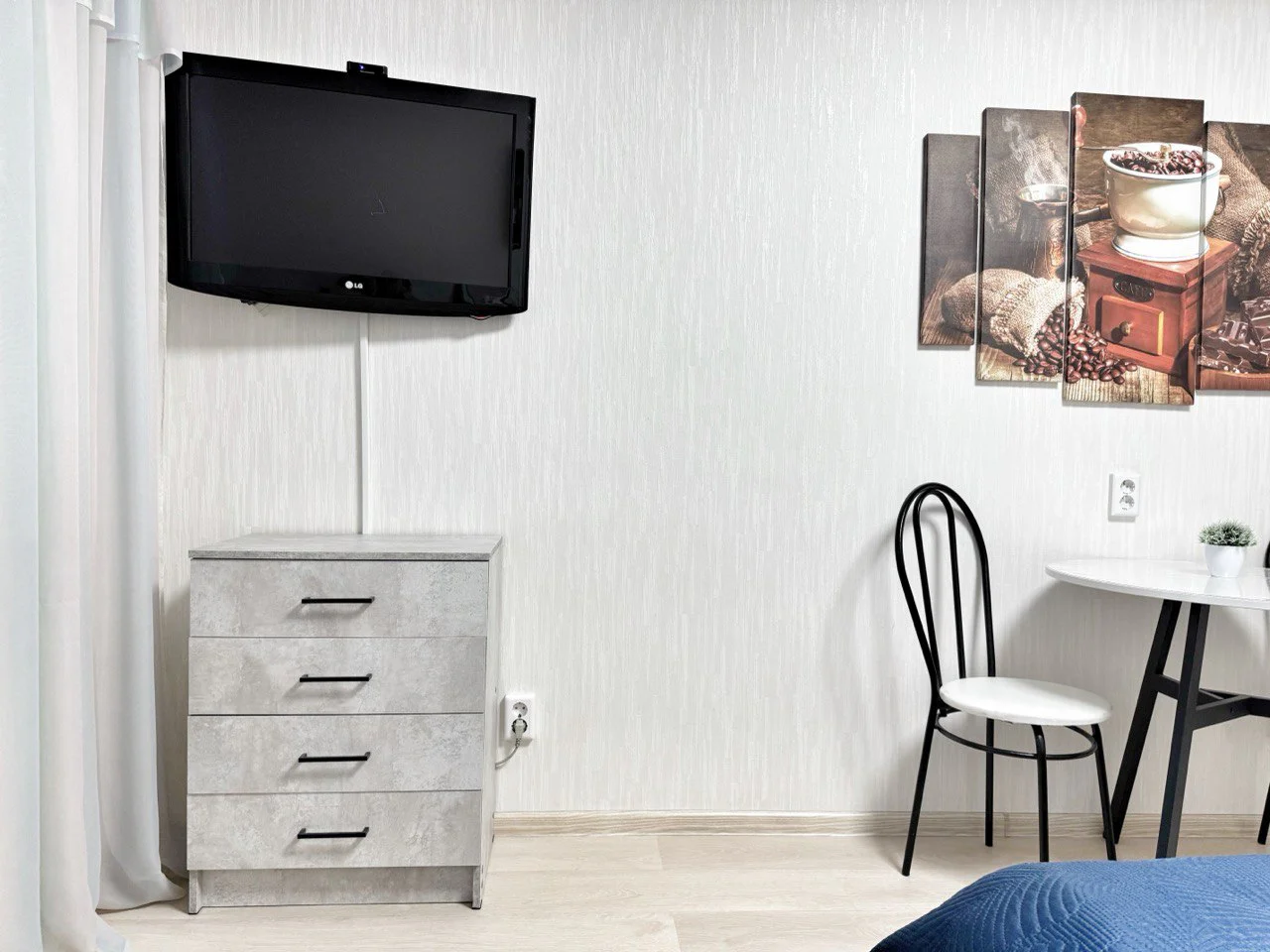 Снять квартиру-студию в Челябинске у ЧелГУ и клиники «АМАЭ» посуточно 3