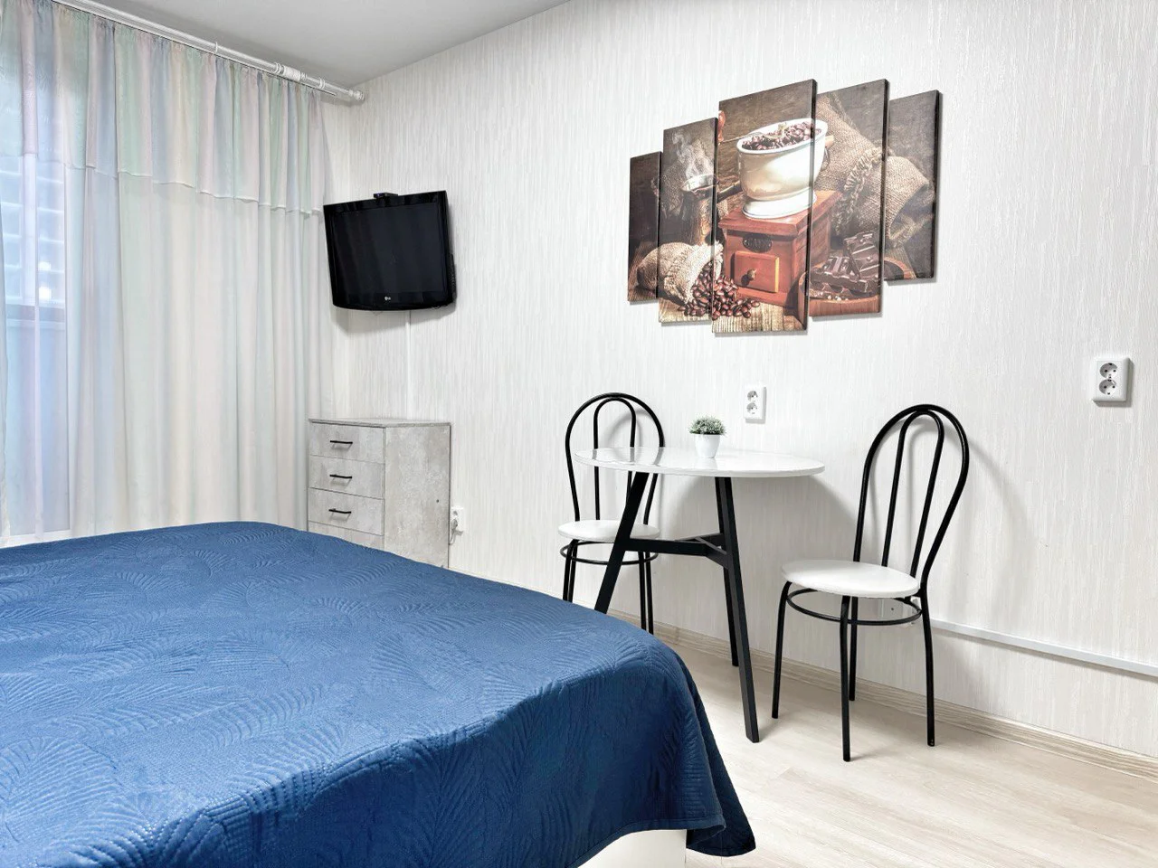 Снять квартиру-студию в Челябинске у ЧелГУ и клиники «АМАЭ» посуточно 4