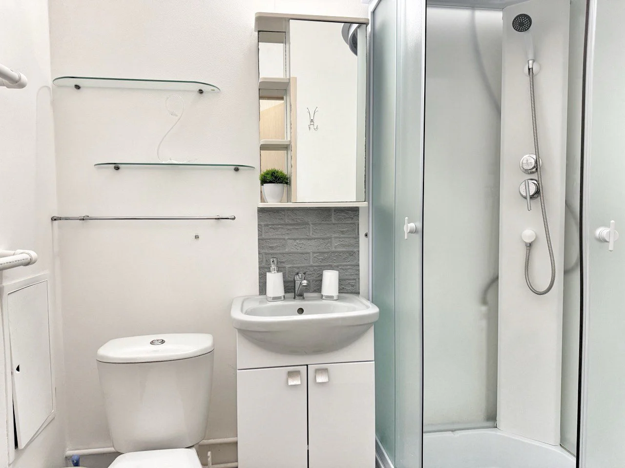 Снять квартиру-студию в Челябинске у ЧелГУ и клиники «АМАЭ» посуточно 6