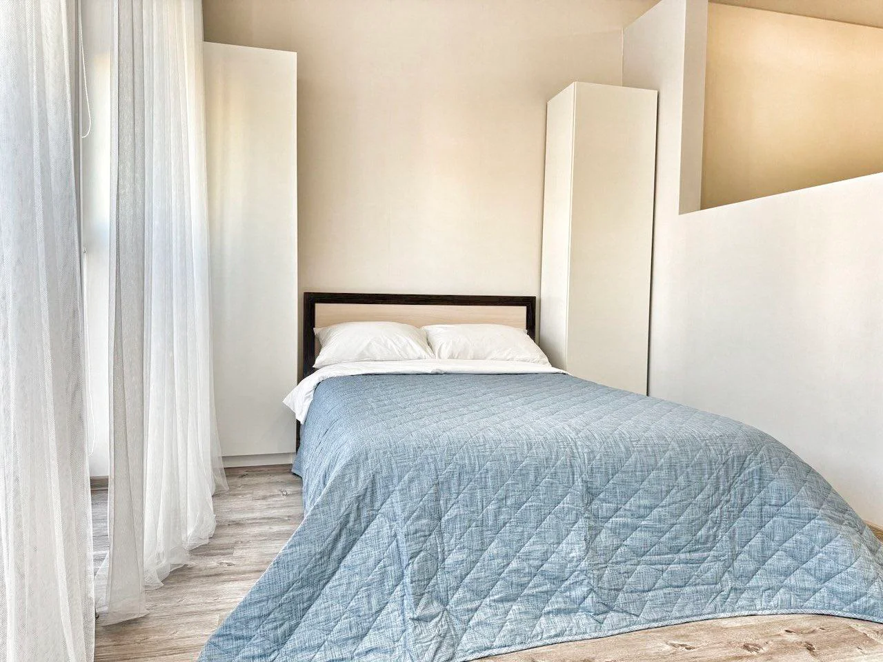 Снять уютную студию в Челябинске у арены «Трактор» и ТРК «Космос» посуточно 2