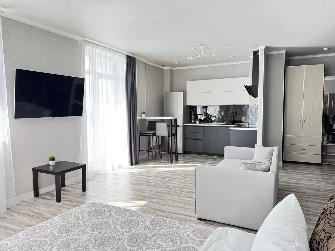 🏢 Снять квартиру-студию у ТРК «Алмаз» и БЦ «Аврора» посуточно 3