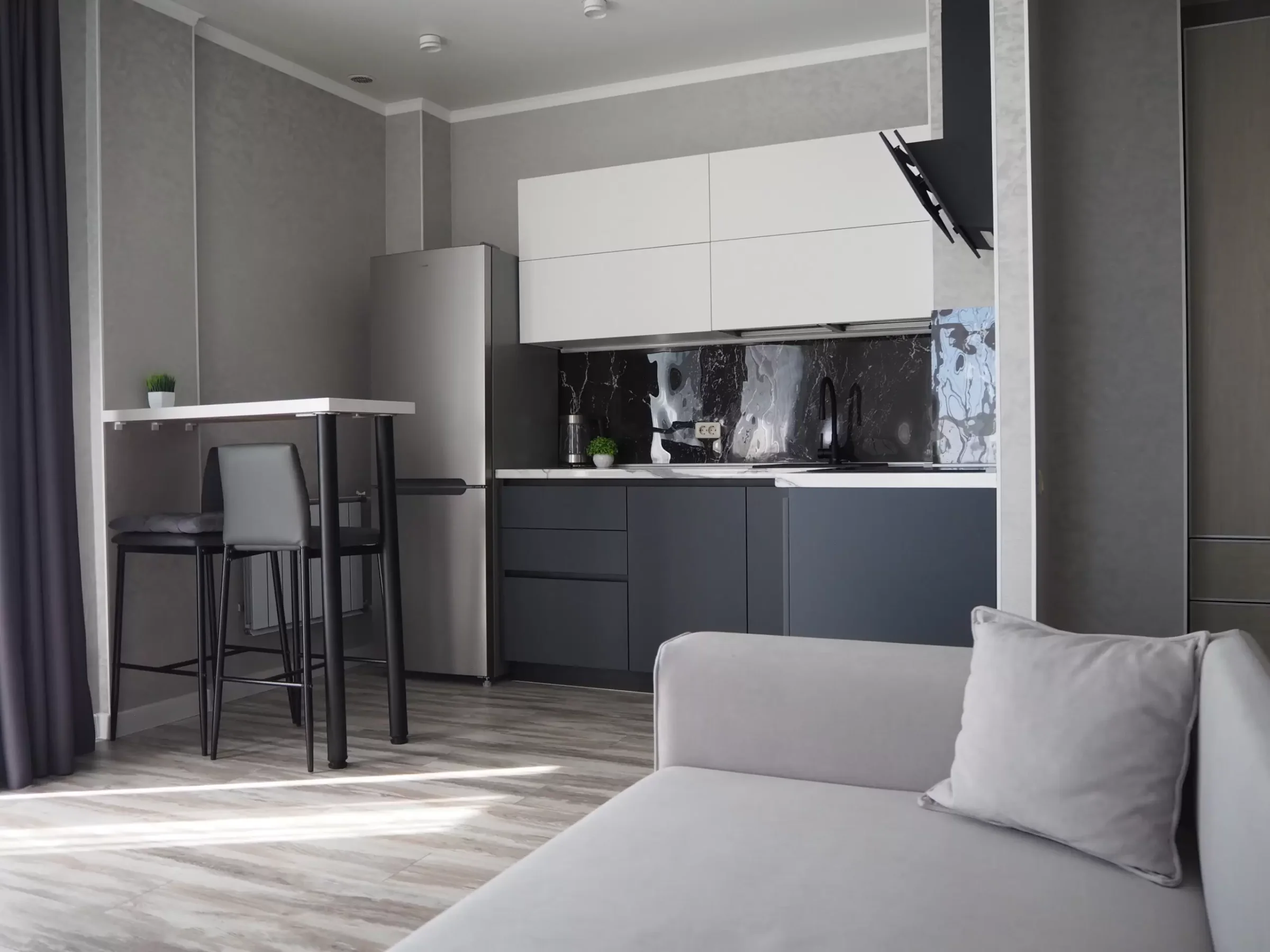 🏢 Снять квартиру-студию у ТРК «Алмаз» и БЦ «Аврора» посуточно 14