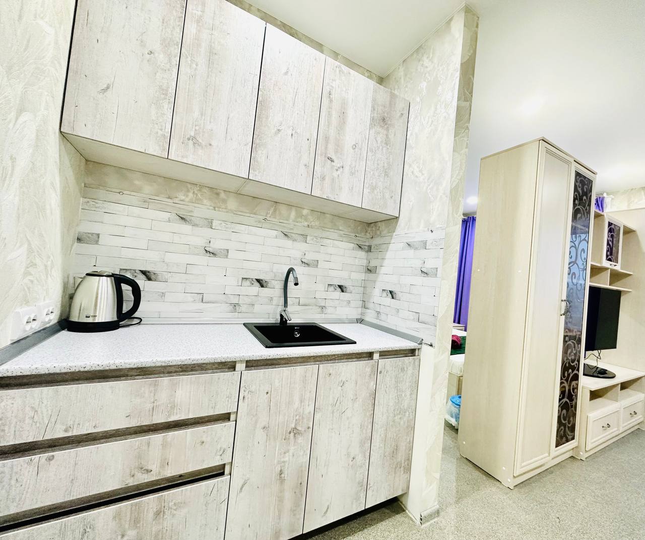 Снять студию в Ноябрьске у сквера Геологов и ТЦ «Арктика» посуточно 4