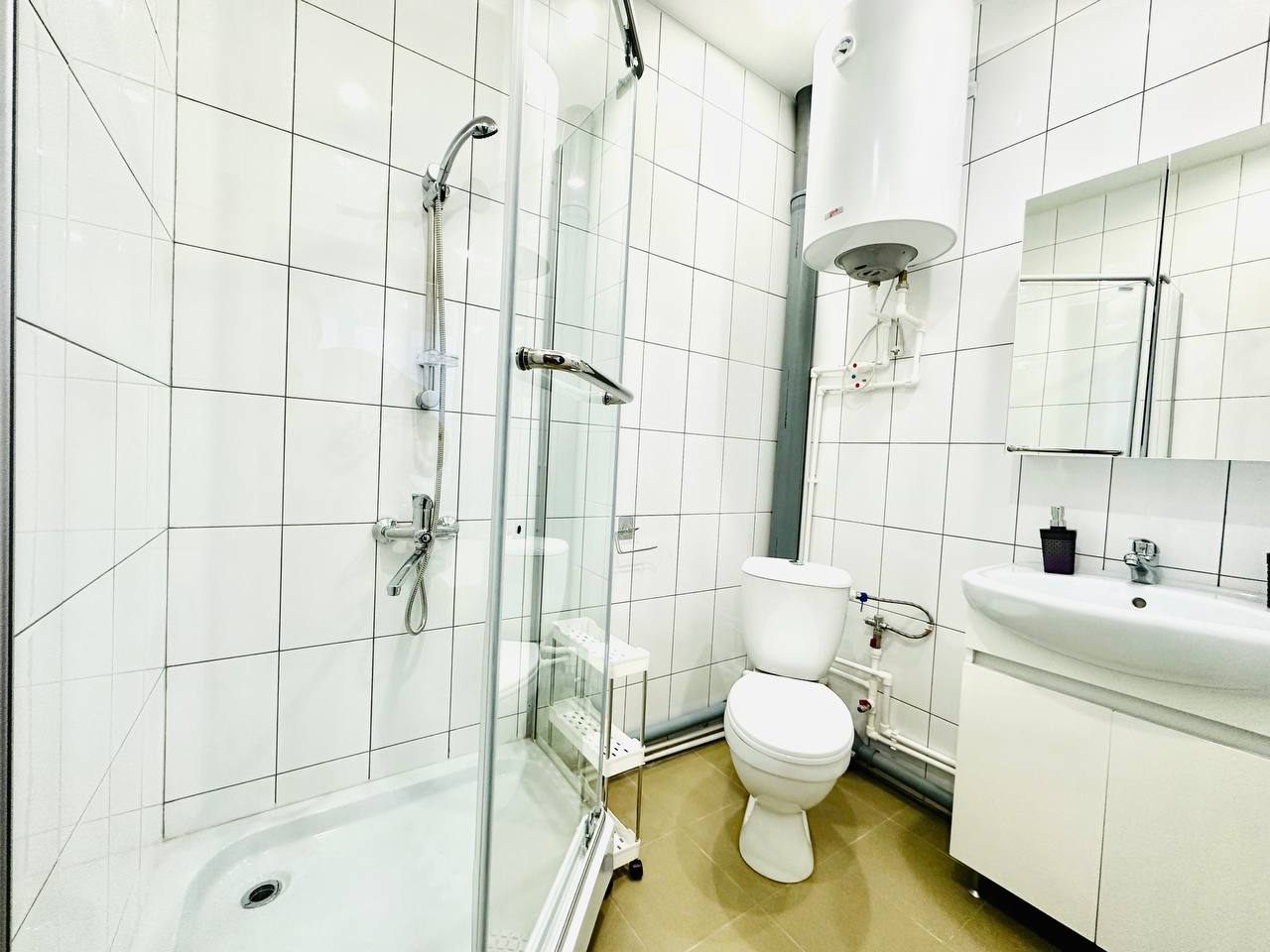 Снять студию в Ноябрьске у сквера Геологов и ТЦ «Арктика» посуточно 6