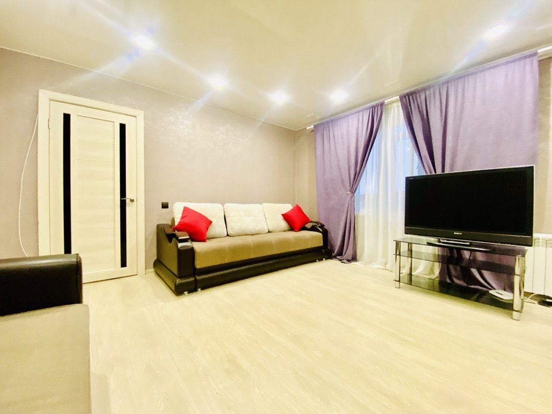 Снять 1-комнатную квартиру в Ноябрьске у площади Памяти и СК «Зенит» посуточно 4