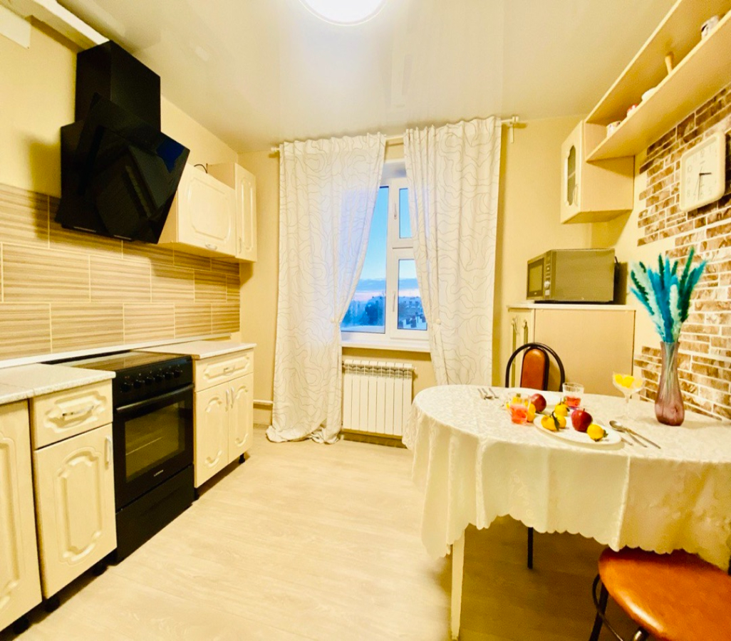 Снять 1-комнатную квартиру в Ноябрьске у площади Памяти и СК «Зенит» посуточно 8