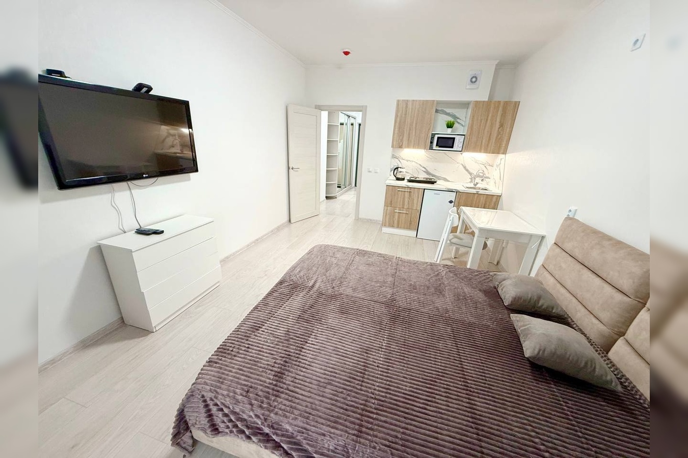снять квартиру посуточно в Орджоникидзевский районе Екатеринбург — 1-комнатная, ул. Космонавтов 108/4 5