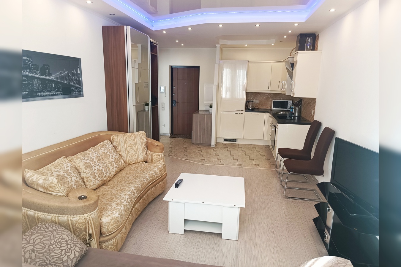2-комн. квартира посуточно, 45 м2, этаж 6 из 20+ 6