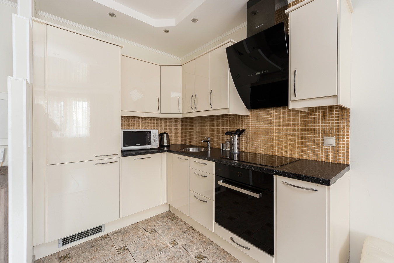 2-комн. квартира посуточно, 45 м2, этаж 6 из 20+ 8