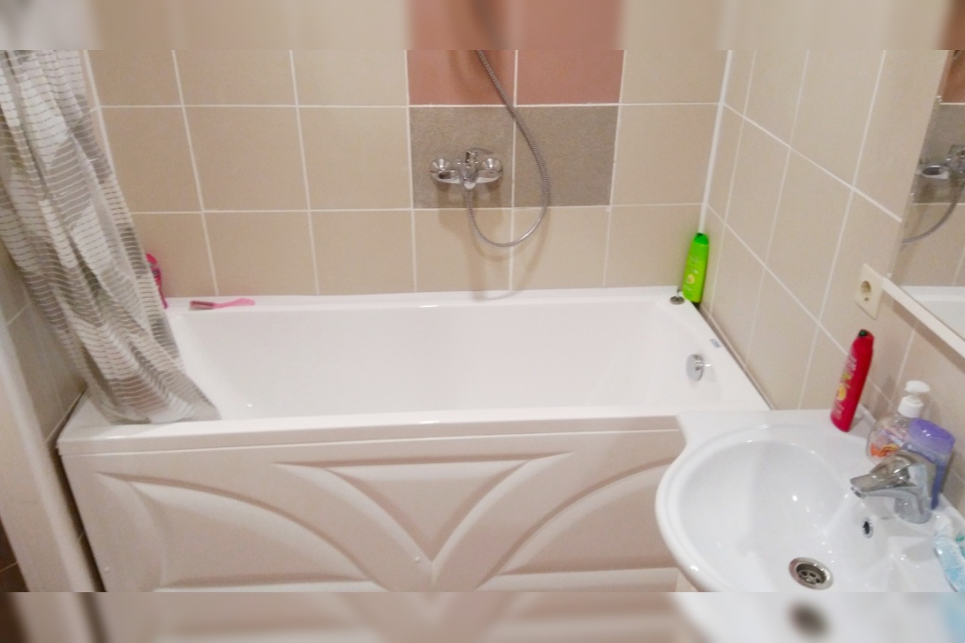 3-комн. квартира посуточно, 77 м2, этаж 2 из 4 12