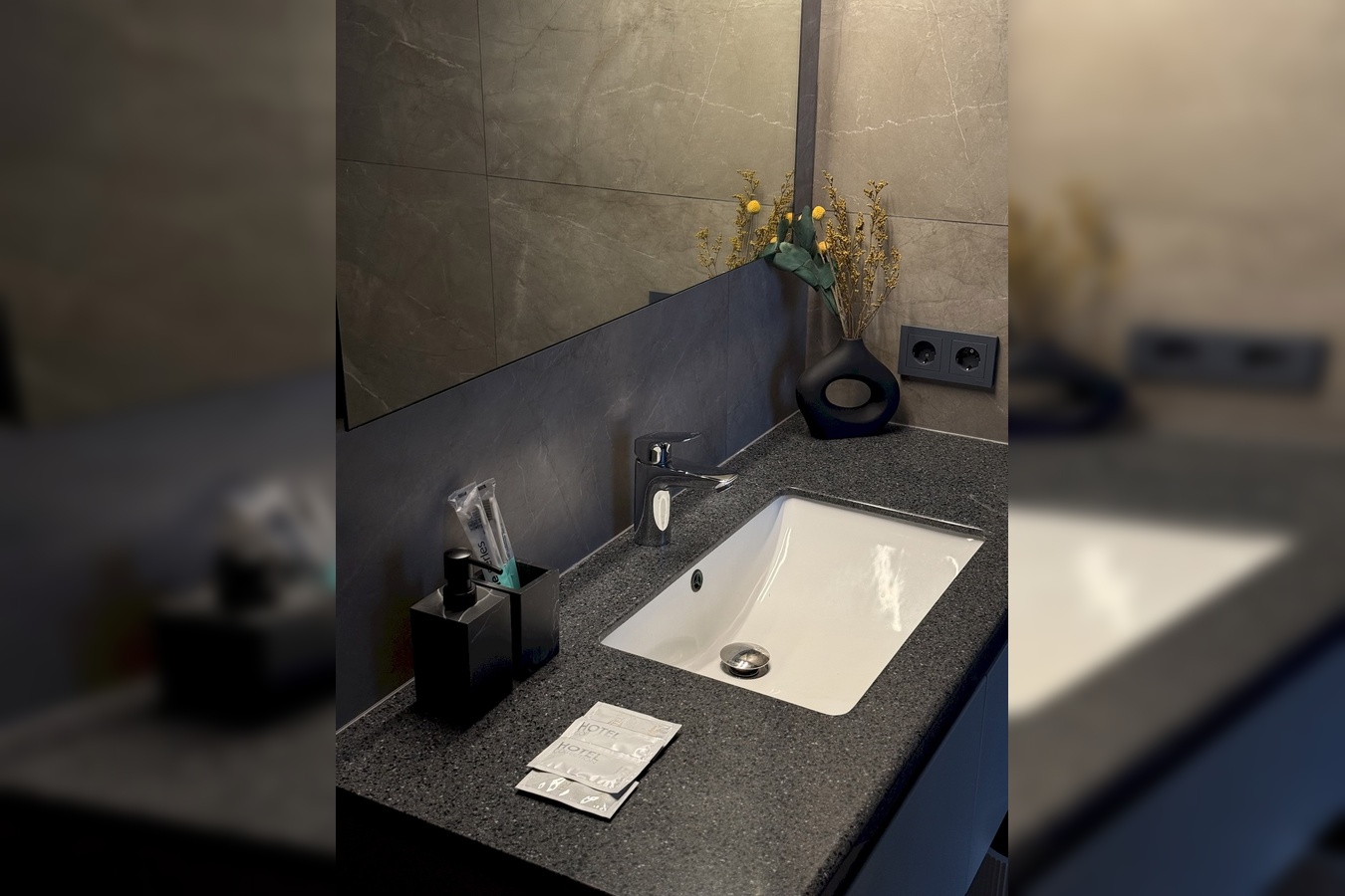 2-комн. квартира посуточно, 75 м2, этаж 20+ из 20+ 15
