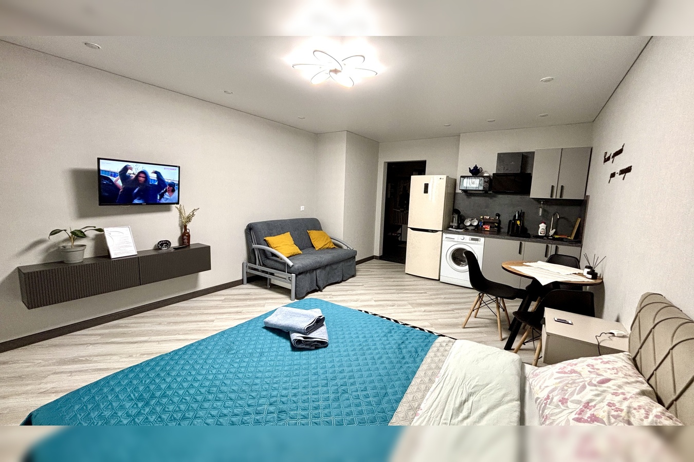 1-комн. квартира посуточно, 35 м2, этаж 7 из 20+ 8